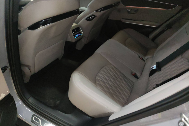 比亚迪 汉 2025款 DM-i 智驾版 125KM激光雷达旗舰型中控内饰21