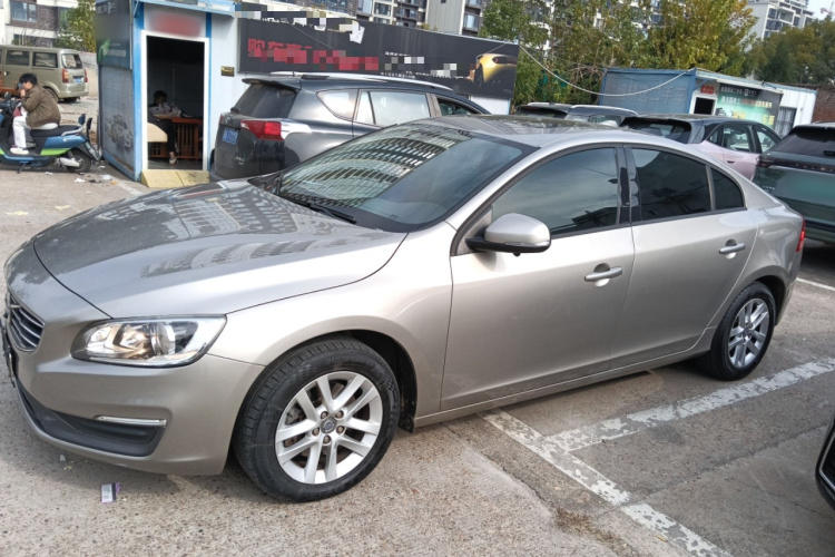 沃尔沃S60 2015款 S60L 2.0T 智行版车身外观4