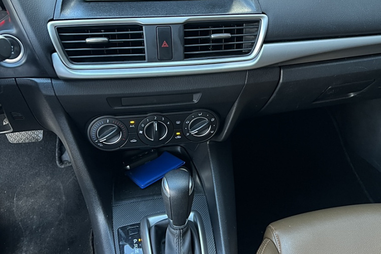 马自达3 昂克赛拉 2017款 三厢 1.5L 自动舒适型 国V中控内饰7003