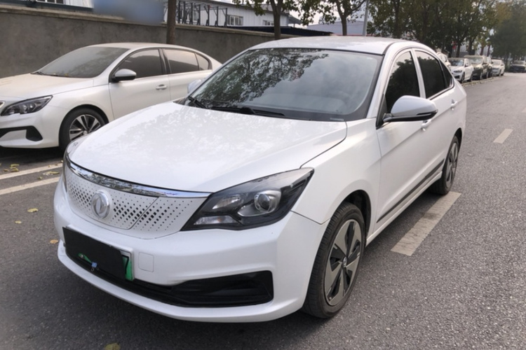 东风风神E70 2023款 500 智行版 磷酸铁锂 48.6kWh 120kW车身外观1