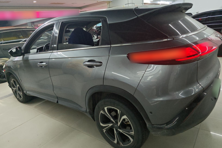 小鹏G3 2020款 460i 智享版车身外观4