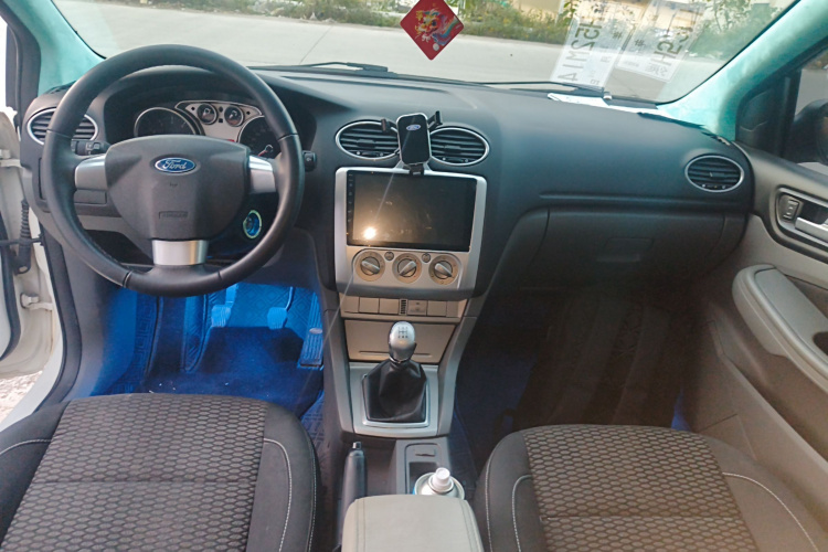 福特 福克斯 2013款 两厢经典 1.8L 手动基本型中控内饰12