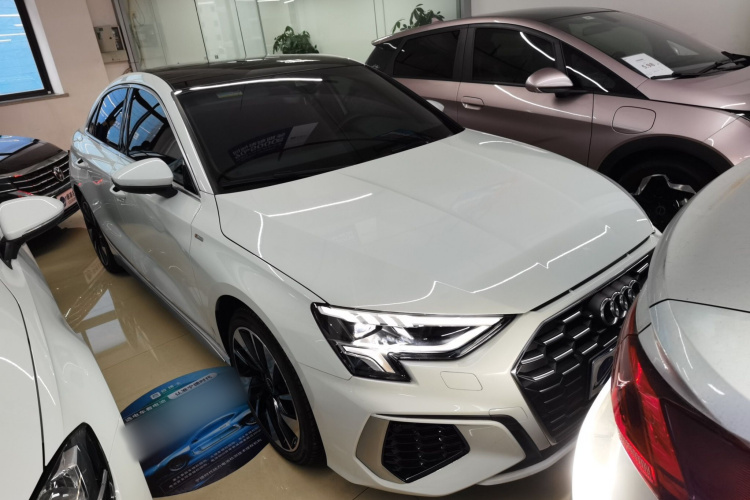 奥迪A3 2024款 A3L Limousine 35 TFSI 时尚运动型车身外观3