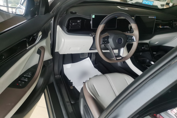 比亚迪 秦PLUS 2024款 荣耀版 DM-i 55KM领先型中控内饰20