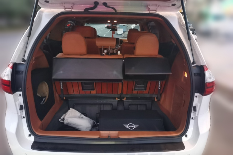 丰田 SIENNA 2015款 3.5L 四驱L中控内饰23