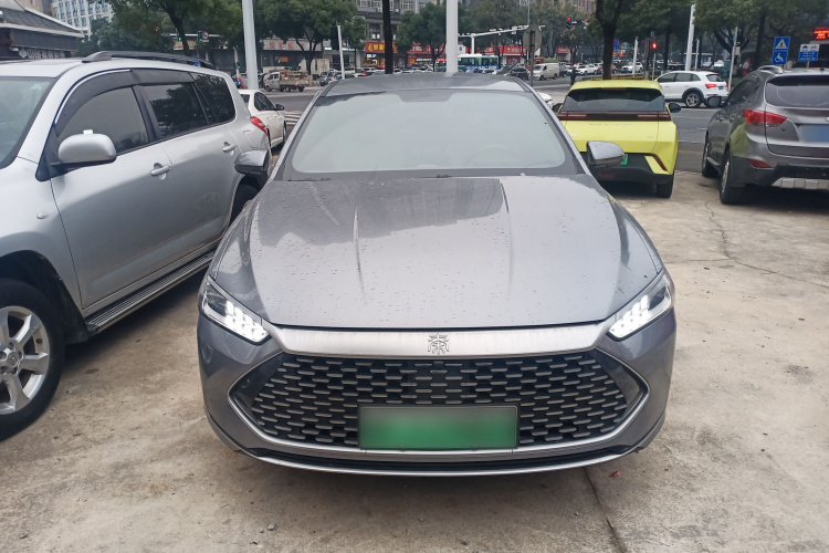 比亚迪 秦PLUS 2024款 荣耀版 DM-i 55KM领先型车身外观2