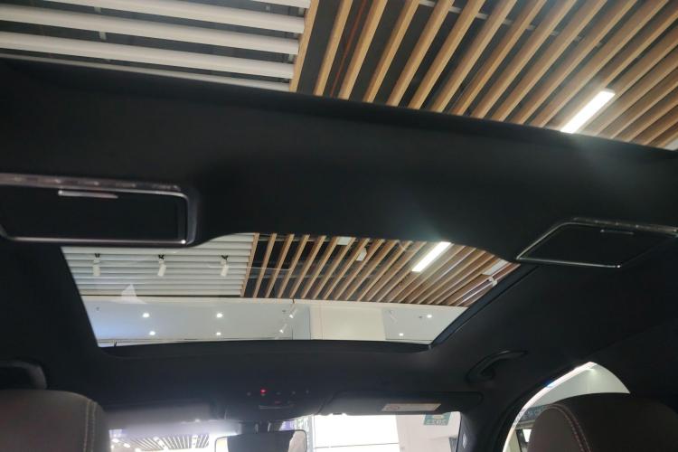 奔驰GLC 2020款 GLC 260 L 4MATIC 动感型中控内饰22