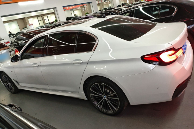 宝马5系 2021款 530Li 领先型 M运动套装车身外观4