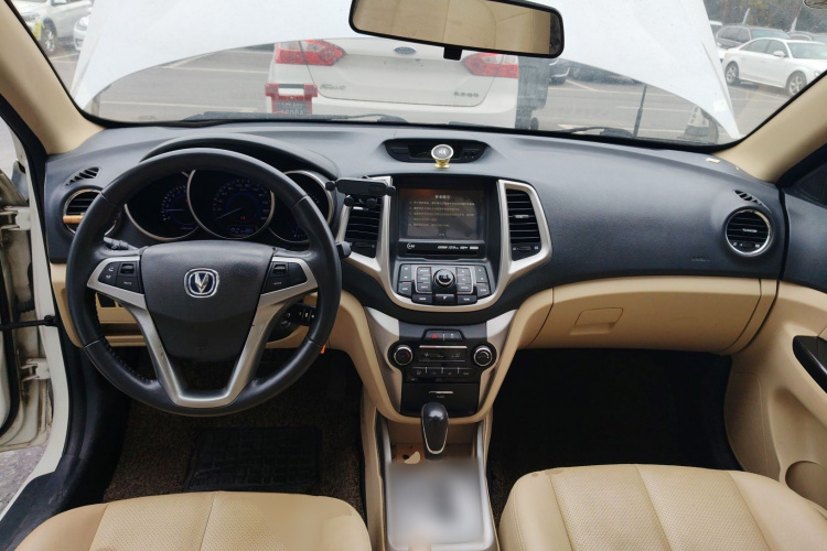 长安 逸动 2015款 1.6L 自动豪华型中控内饰12