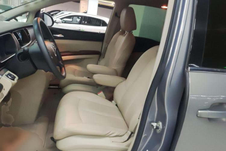 别克GL8 2017款 25S 舒适型 国V中控内饰19