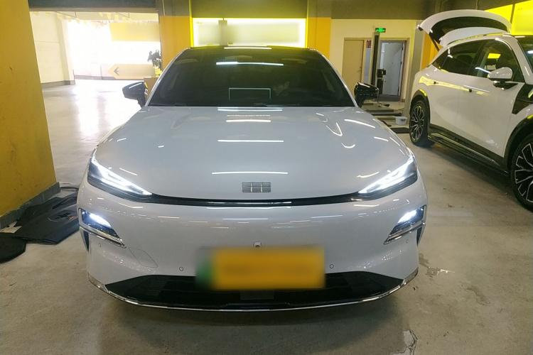 吉利银河 银河星耀8 2025款 130km EM-i 旗舰版车身外观2