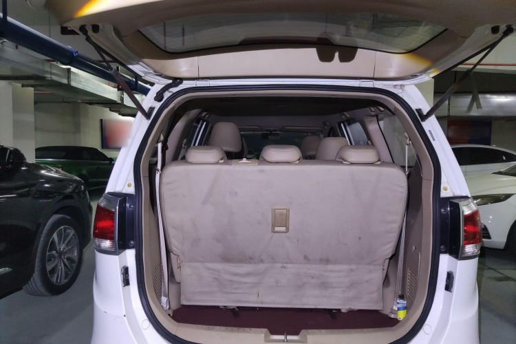 宝骏730 2014款 1.5L 手动舒适ESP版 7座机舱底盘23