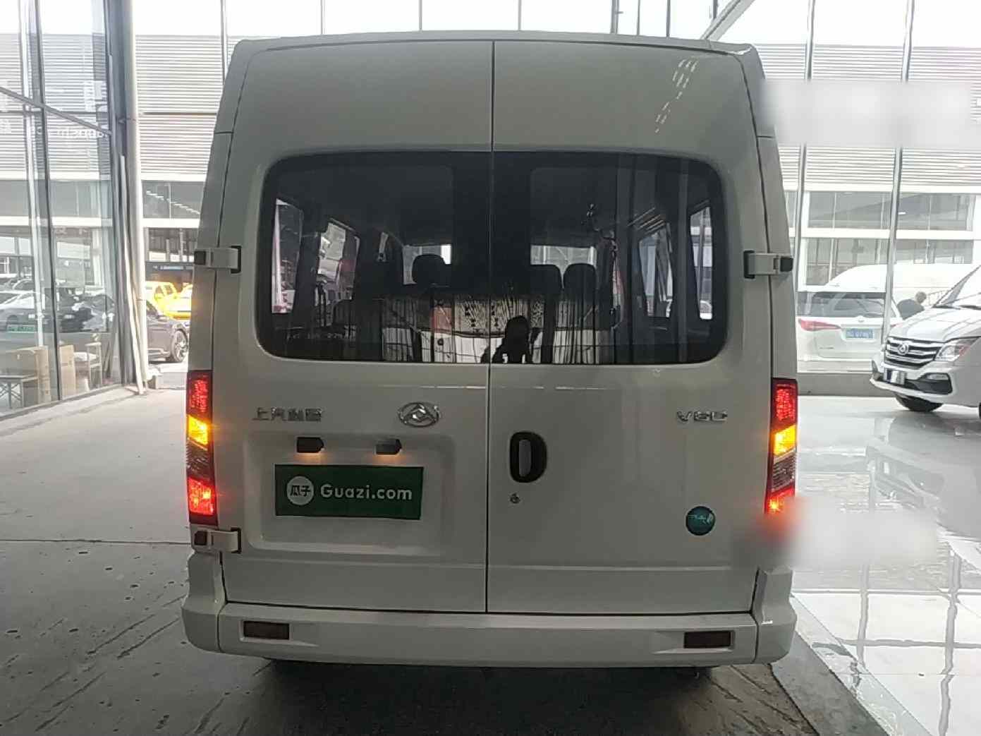 上汽大通MAXUS 新途V80 2024款 傲运通超值版 6MT 短轴中顶127Ps 5/6座(4)