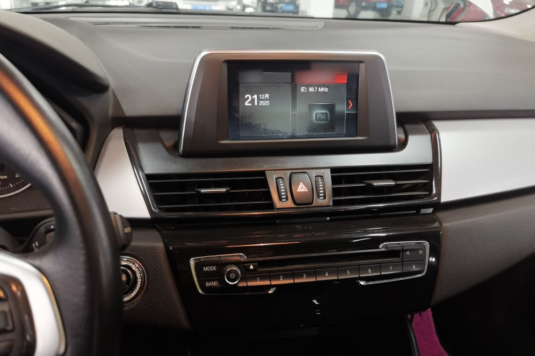 宝马2系旅行车 2016款 218i 领先型中控内饰12