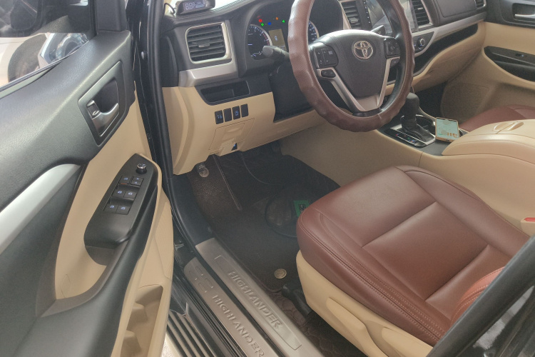 丰田 汉兰达 2018款 2.0T 四驱精英版 7座 国VI中控内饰7003