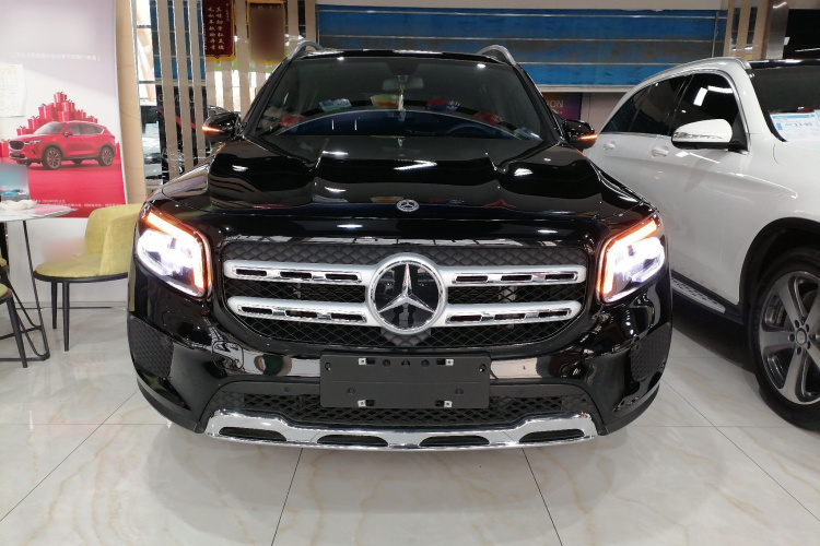 奔驰GLB 2023款 GLB 220 时尚型车身外观2