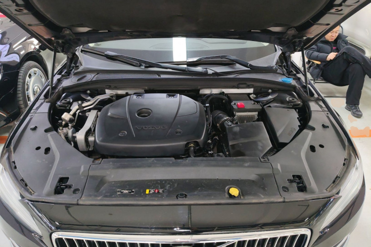 沃尔沃S90 2020款 改款 T5 智逸豪华版机舱底盘24