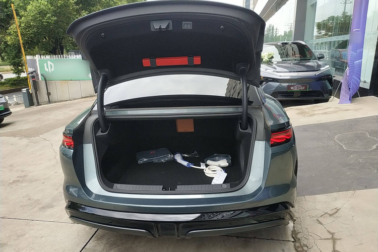 比亚迪 汉L 2025款 DM-p 四驱激光雷达旗舰型中控内饰23