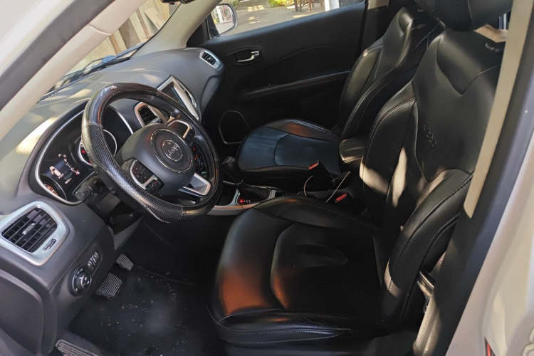 Jeep 指南者 2017款 200T 自动家享版局部细节19