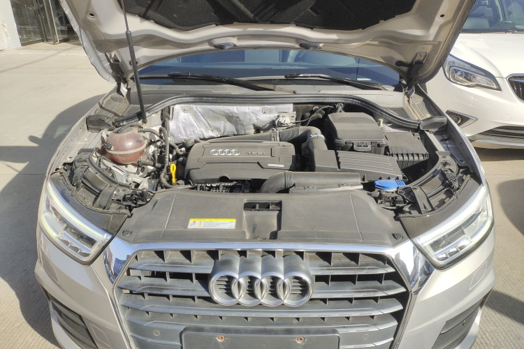 奥迪Q3 2018款 30周年年型 35 TFSI 时尚型机舱底盘24