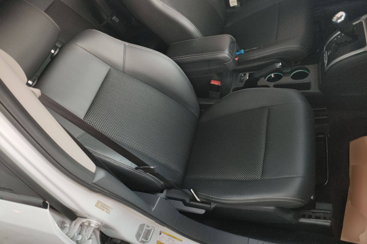 Jeep 指南者(进口) 2014款 改款 2.4L 四驱舒适版中控内饰41