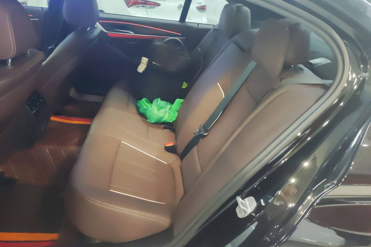 宝马5系 2023款 530Li 领先型 M运动套装中控内饰21