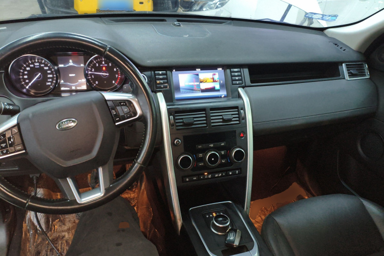 路虎 发现神行 2018款 240PS SE版中控内饰7002