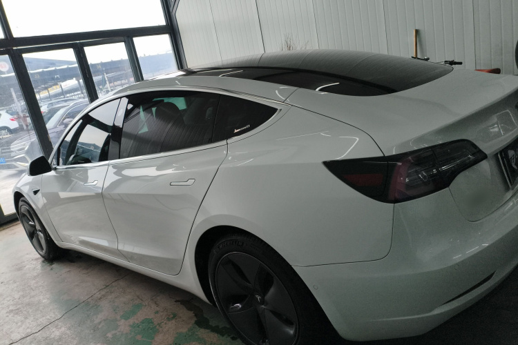 特斯拉 Model 3 2019款 标准续航后驱升级版车身外观4
