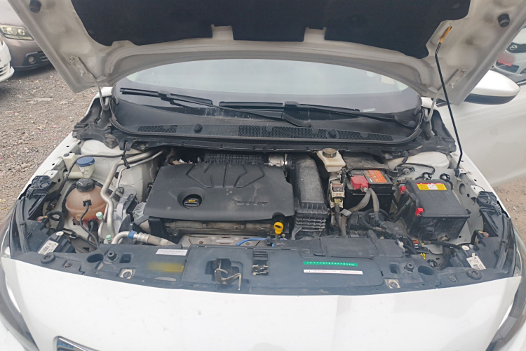 标致408 2014款 1.8L 自动豪华版机舱底盘24