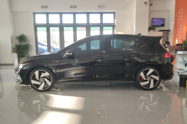 大众 高尔夫GTI 2023款 380TSI DSG GTI车身外观4