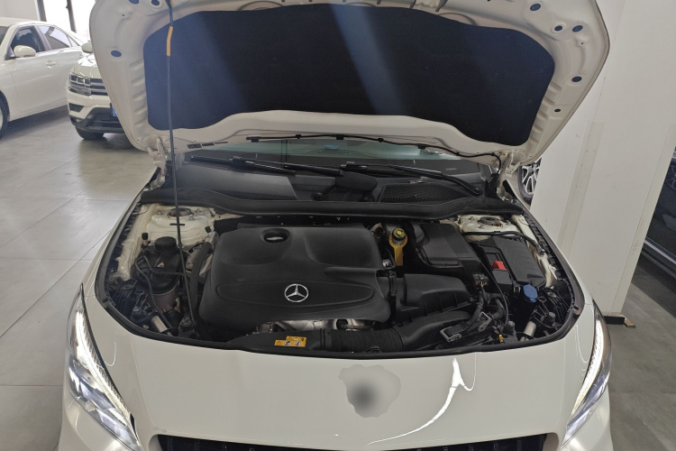 奔驰CLA 2019款 CLA 220 4MATIC机舱底盘24