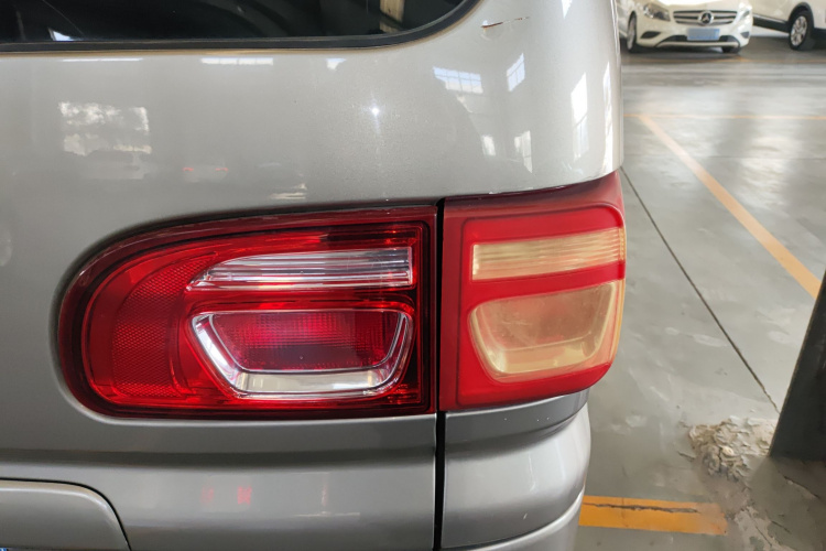 东风风行 菱智 2019款 M5L 1.6L 7座标准型 国VI车身外观6006