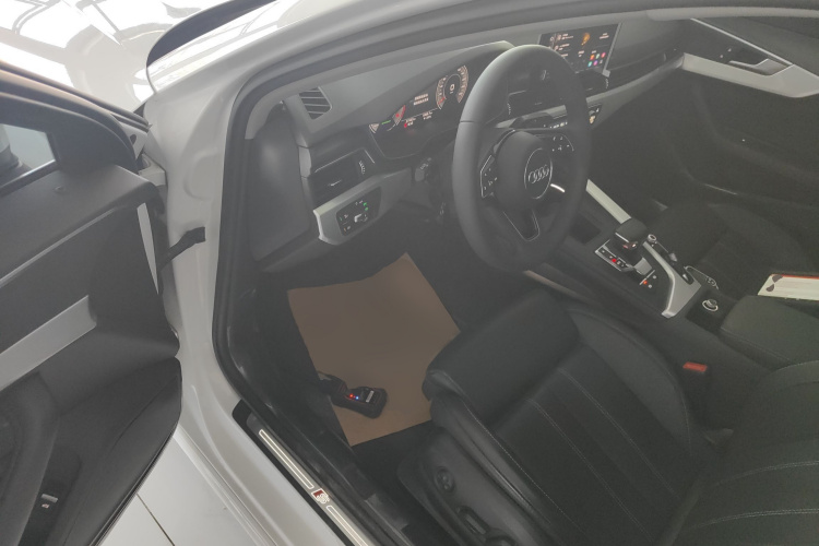 奥迪A4L 2023款 40 TFSI 时尚动感型中控内饰7003