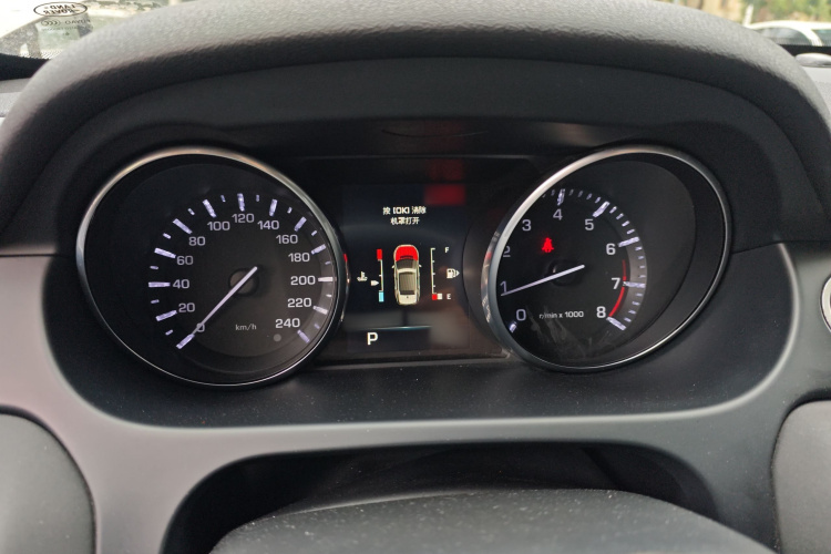 路虎 发现神行 2016款 2.0T SE局部细节14