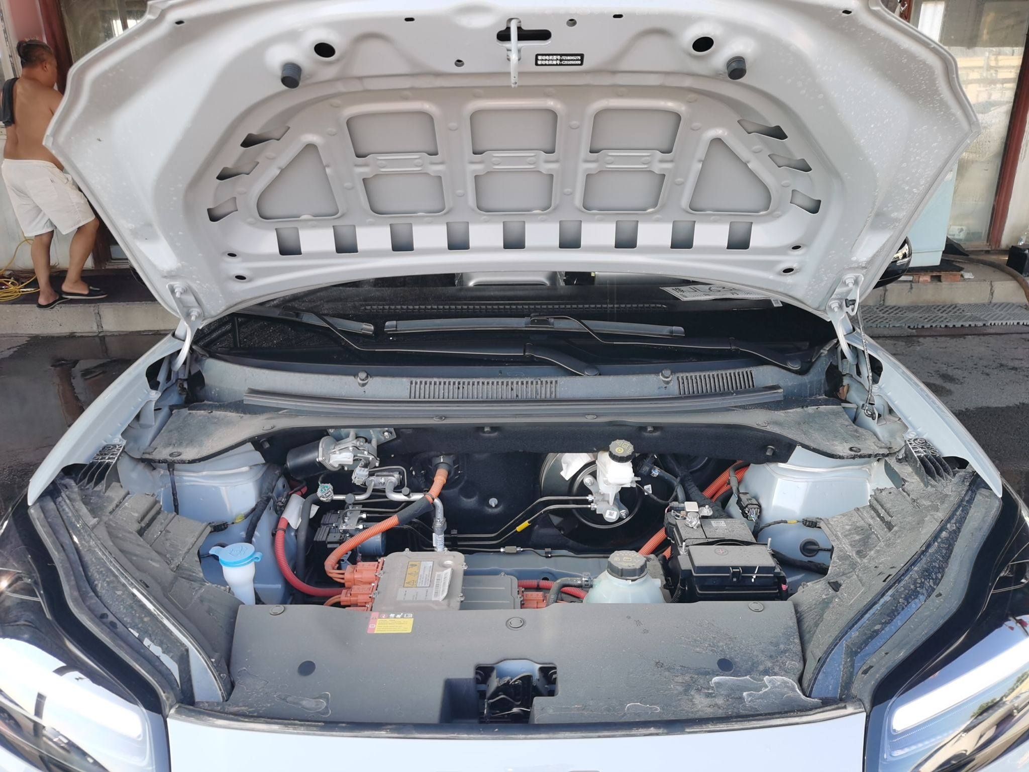 五菱汽车 五菱缤果PLUS 2024款 330km 五座版