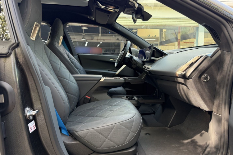 宝马iX 2022款 M60中控内饰7003