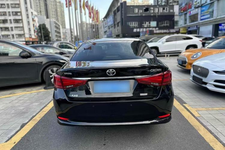 丰田 皇冠 2015款 2.5L 智享版车身外观6