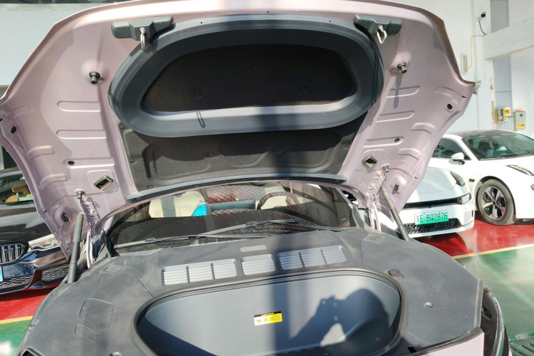 小米汽车 小米YU7 2025款 超长续航后驱版机舱底盘24