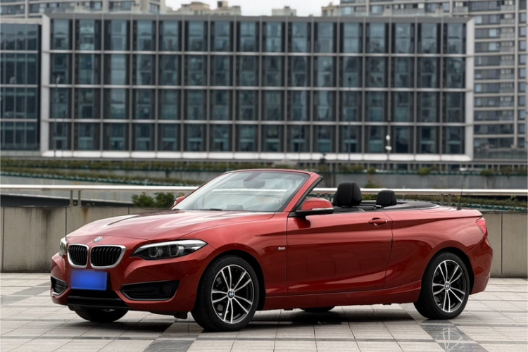 宝马2系(进口) 2018款 220i 敞篷轿跑车 运动设计套装车身外观1