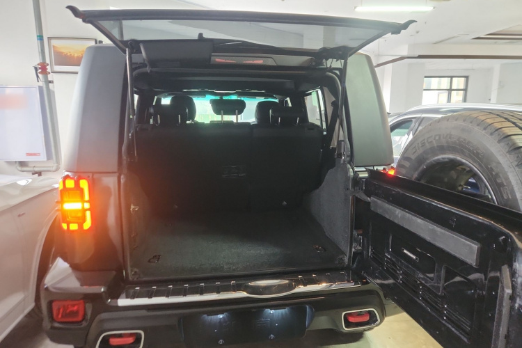 北京BJ40 2018款 PLUS 2.0T 自动四驱城市猎人版机舱底盘23