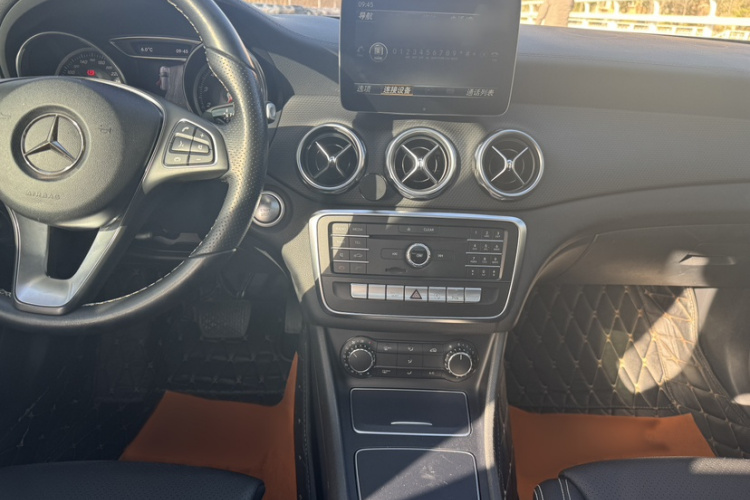 奔驰GLA 2017款 GLA 200 时尚型中控内饰7007