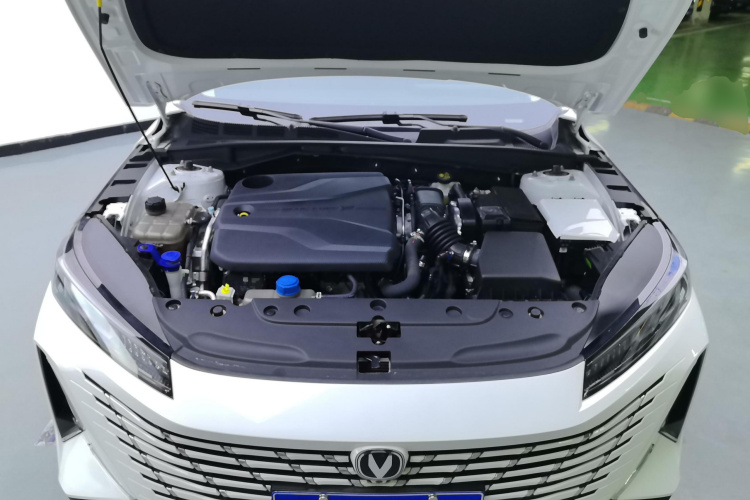 长安 逸动 2024款 1.5T GDI自动 旗舰型机舱底盘24