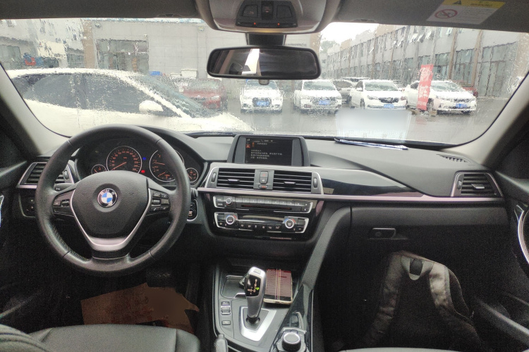 宝马3系 2017款 320Li 时尚型中控内饰12