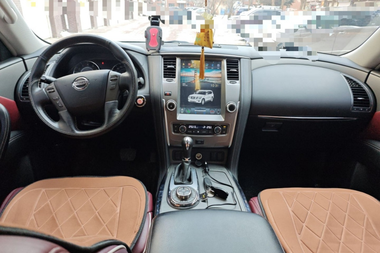 日产 途乐 2018款 4.0L 领英型中控内饰12