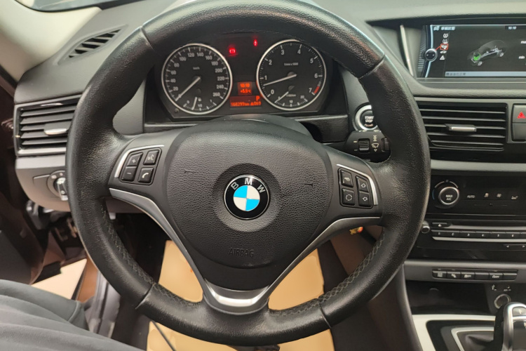 宝马X1 2014款 sDrive18i 领先型中控内饰13