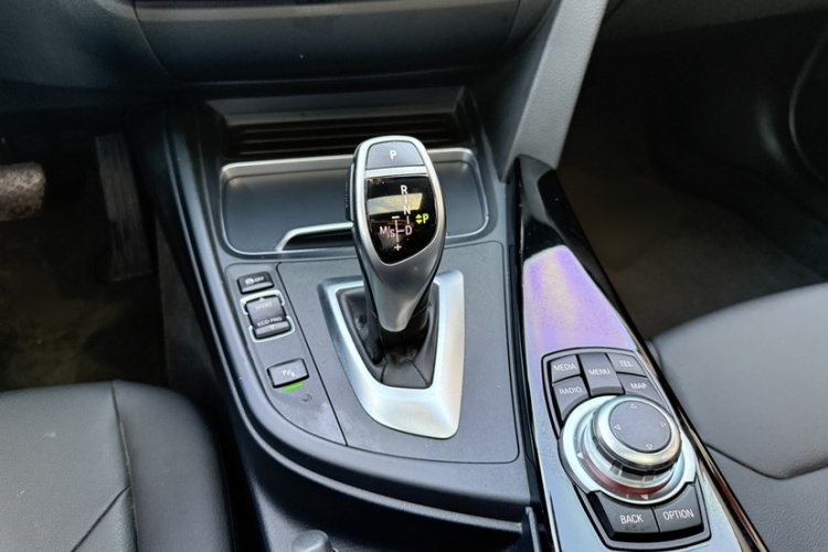 宝马3系 2017款 320Li M运动型局部细节18