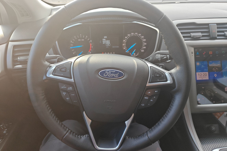 福特 蒙迪欧 2013款 2.0L GTDi200时尚型中控内饰13