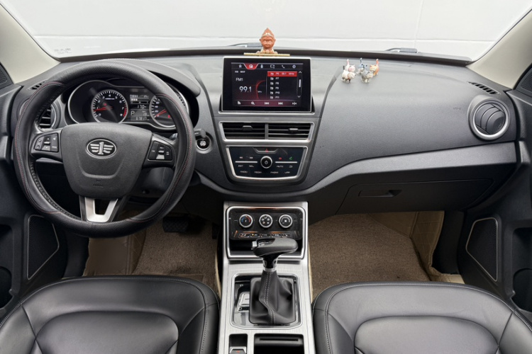 奔腾X40 2019款 1.6L 自动豪华型 国V中控内饰7006