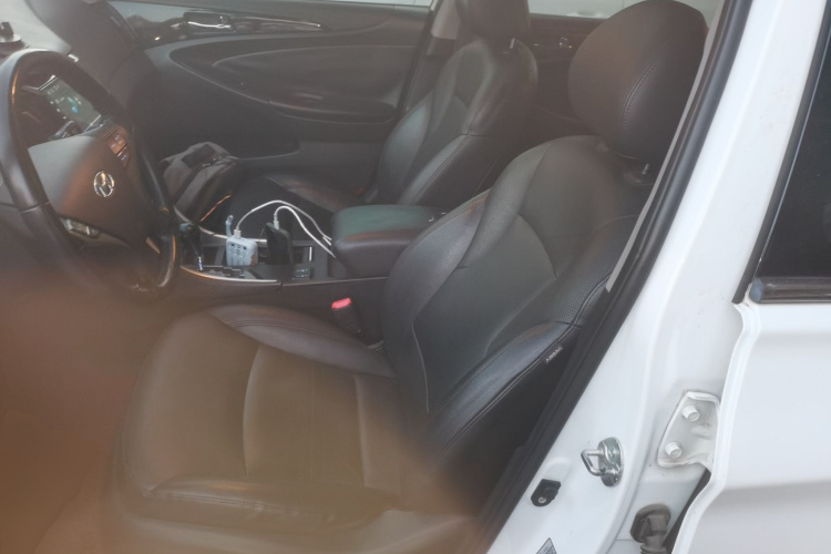 现代 索纳塔 2014款 2.0L 自动尊贵版中控内饰19