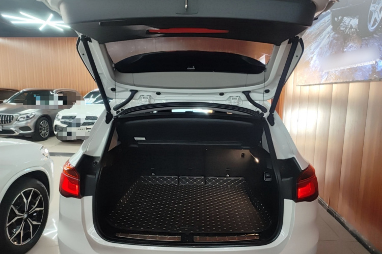 宝马X1 2018款 sDrive18Li 时尚型机舱底盘23